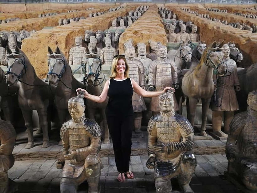 Xi'an: Terracotta Army Mini Group or Private Tour - Guides, languages, and the kind of communication that prevents chaos