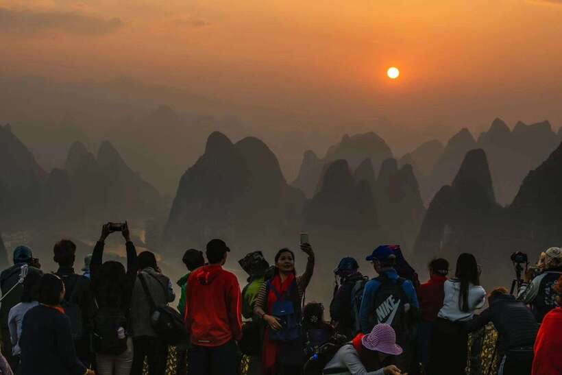 Yangshuo/Guilin: Full- or Half-Day Xianggong Hill Sunrise - Optional Bamboo Boat on the Yulong River: Great Views, One Important Weight Rule