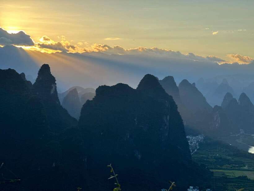 Yangshuo/Guilin: Full- or Half-Day Xianggong Hill Sunrise - Guide and Driver Style: What Comfort Looks Like at 4:00 AM