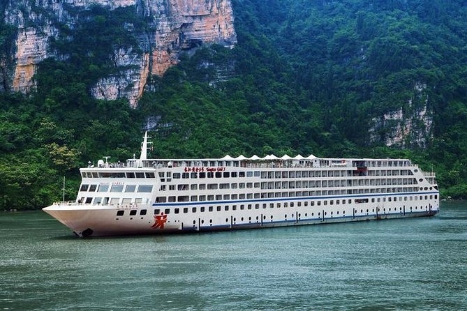 Yangtze River Cruise from Chongqing to Yichang Downstream in 4 Days 3 Nights - Day 2 Fengdu County: Ghost-City Mood Without the Overwhelm