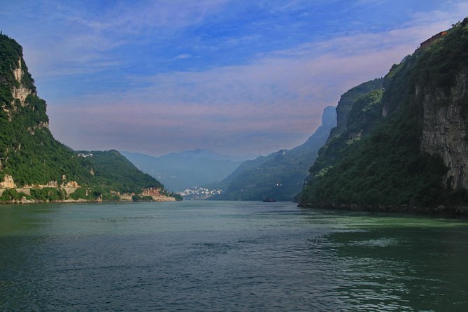 Yangtze River Cruise from Yichang to Chongqing Upstream in 5 Days 4 Nights - Day 3: sailing Wu Gorge and Qutang Gorge, with Lesser Three Gorges or Shennong Stream