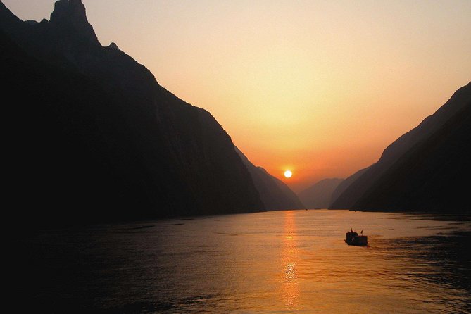 Yangtze River Cruise from Yichang to Chongqing Upstream in 5 Days 4 Nights - Day 1 in Yichang: Maoping Wharf boarding and your first evening on the river