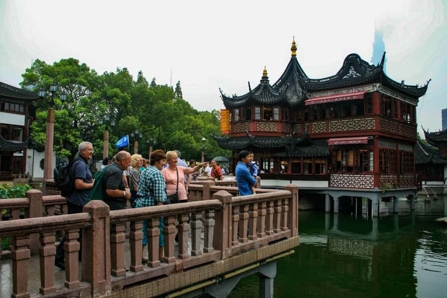 Yu Garden Addmission Reservation And Optional Tour - Getting there the easy way: Metro Line 10 or 14 to Yu Yuan station