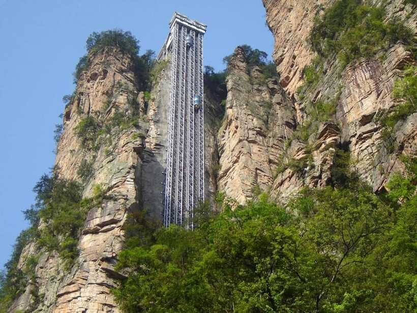 Zhangjiajie: 2-Day Highlights Tour w/Glass Bridge &Cable car - How the private guiding adds value on a short trip