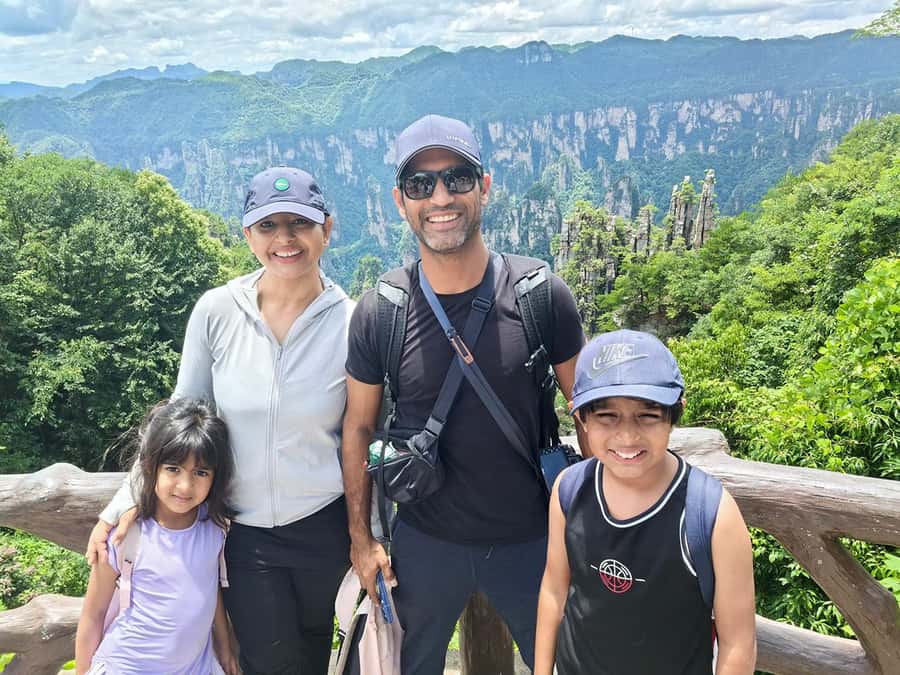 Zhangjiajie: VIP Zhangjiajie National Forest Park Day Tour - A realistic schedule from morning pickup to around 6:30 PM