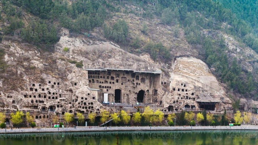 Zhengzhou: Private Tour to Shaolin Temple & Longmen Grottoes - Entrance Fees, Battery Bus, and Choosing the Right Option