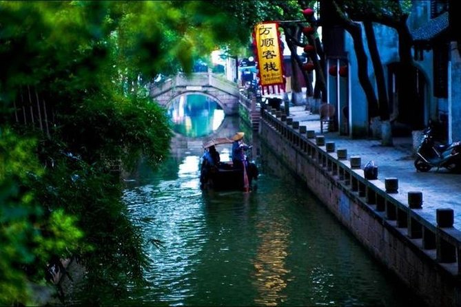 Zhouzhuang and Tongli Water Town Private Transfer Service from Shanghai - The Car, the Driver, and What Comfort Means in Real Life