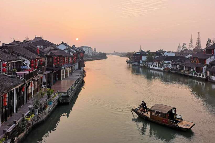 Zhujiajiao Water Village: Private Tour from Shanghai - Getting There From Shanghai: 10:00 Pickup and the 70-Minute Ride